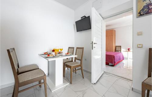 Pet Friendly Apartment In Dubravica