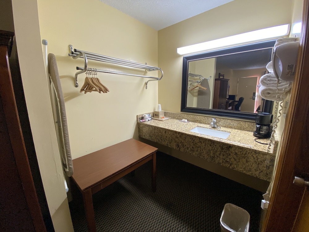 Rodeway Inn Baxley - photo 27