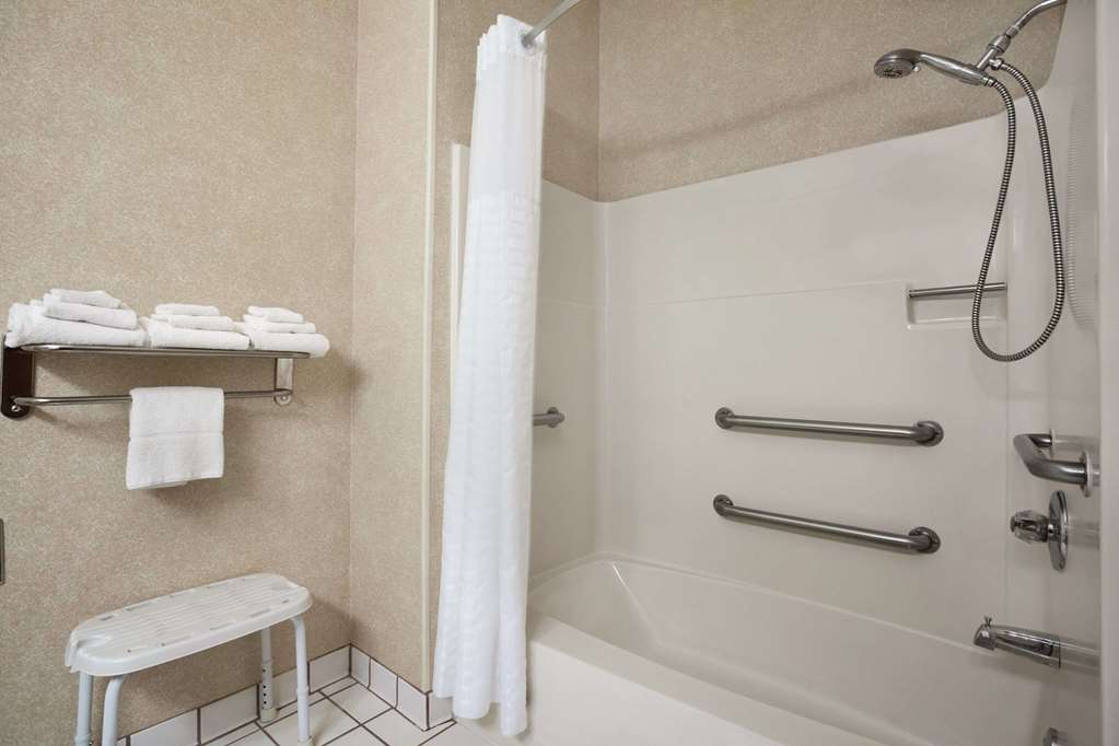 Days Inn by Wyndham Grand Forks Columbia Mall - photo 9
