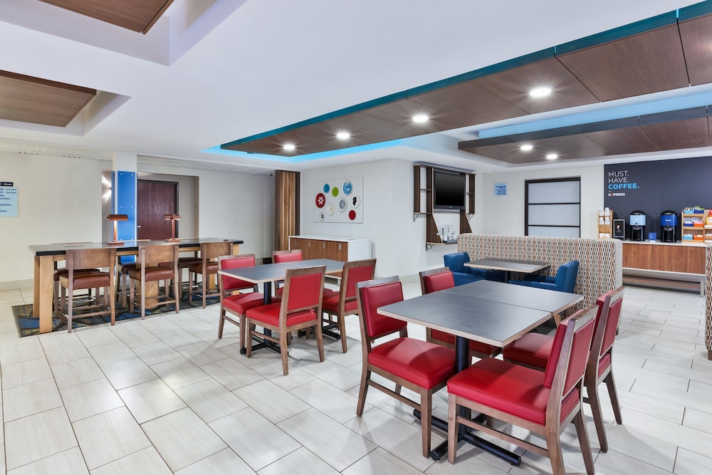 Holiday Inn Express & Suites Three Rivers by IHG - photo 33