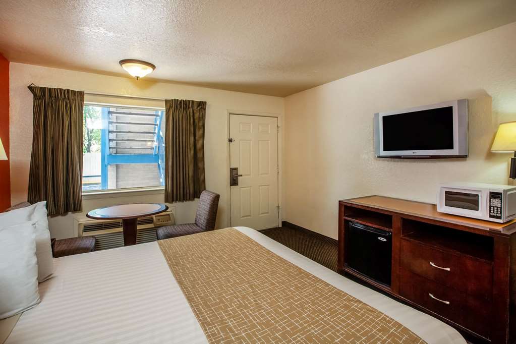 Travelodge by Wyndham Houston Hobby Airport - photo 11