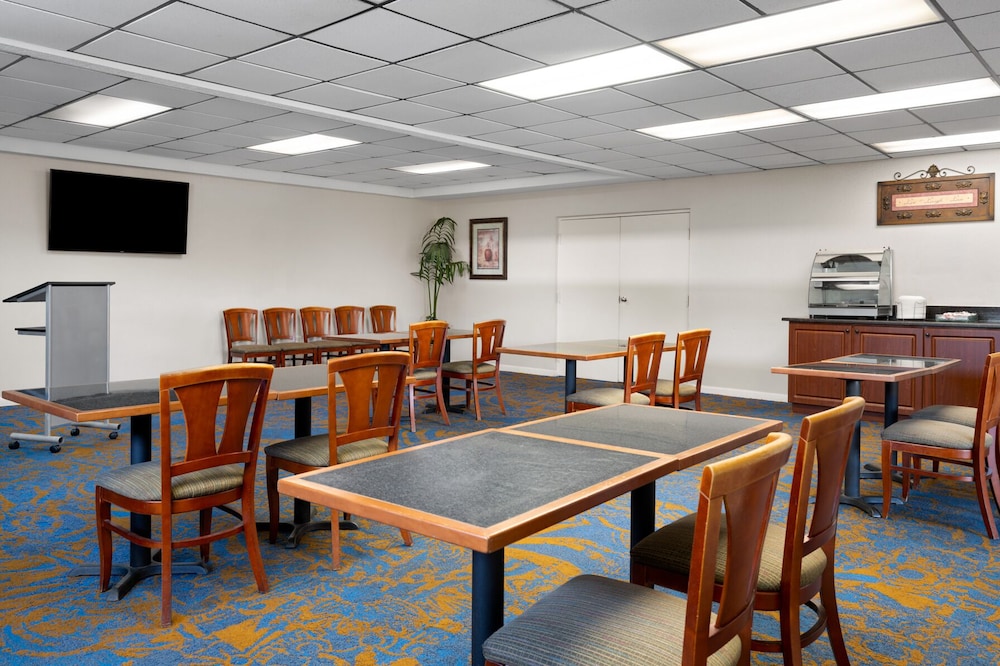 Hotel South Tampa & Suites - photo 33