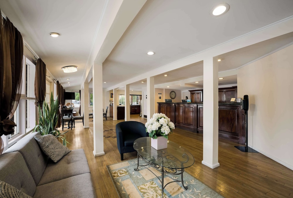 SureStay Plus by Best Western Woodbury Inn - photo 2