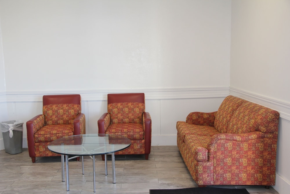 LoneStar Inn & Suites - photo 4