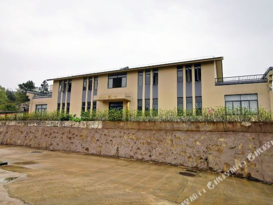 Airlines and B & B - last minute hotel in Guilin