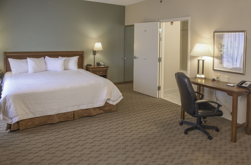 Hampton Inn & Suites Youngstown Canfield - photo 20