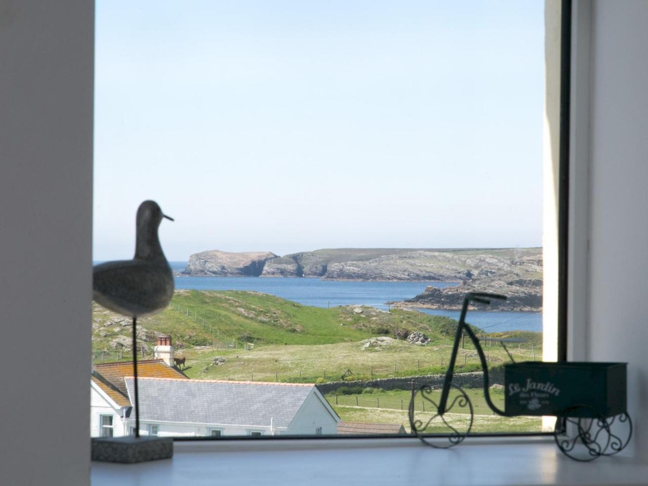 Beautiful 3 bedroom apartment with Pool Access Pass the Keys — 4-Star Luxury Hotel in Holyhead, United Kingdom