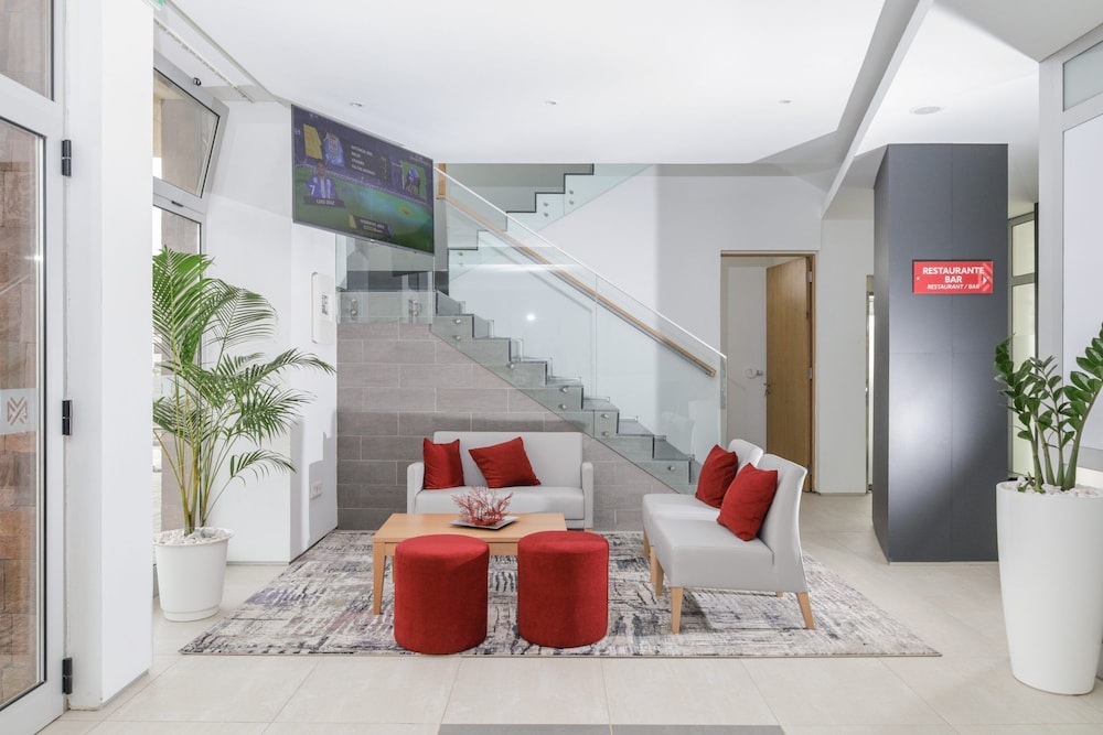 Happy Day Hotel — hotel in Praia