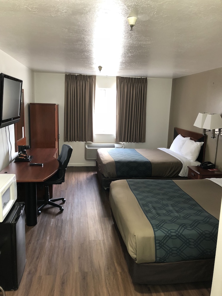Ameri Stay Inn & Suites - carbon neutral hotel in Clearfield
