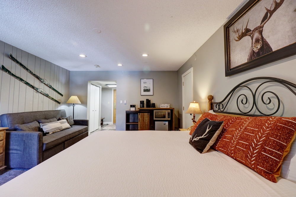 Cm321h Copper Mtn Inn Hotel Room by RedAwning in Frisco, United States