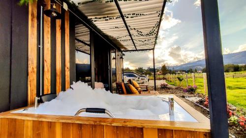 Romántico Glamping tipo contenedor con Jacuzzi cerca al lago de Paipa in Paipa, Colombia