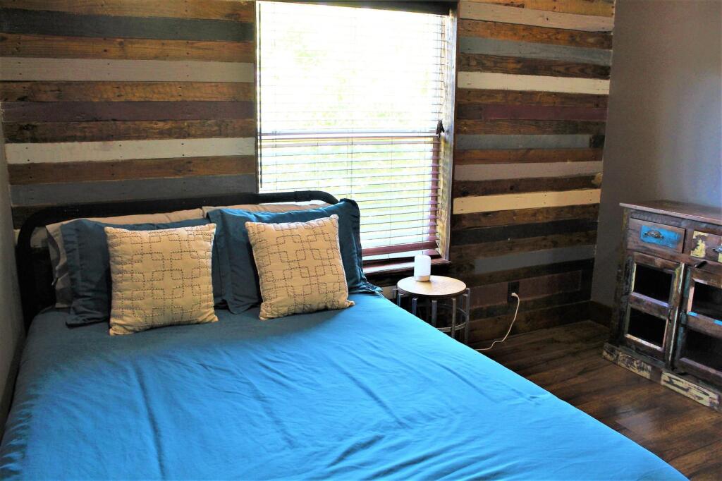The Rustic Inn Family Friendly Near Fiesta Texas - photo 2
