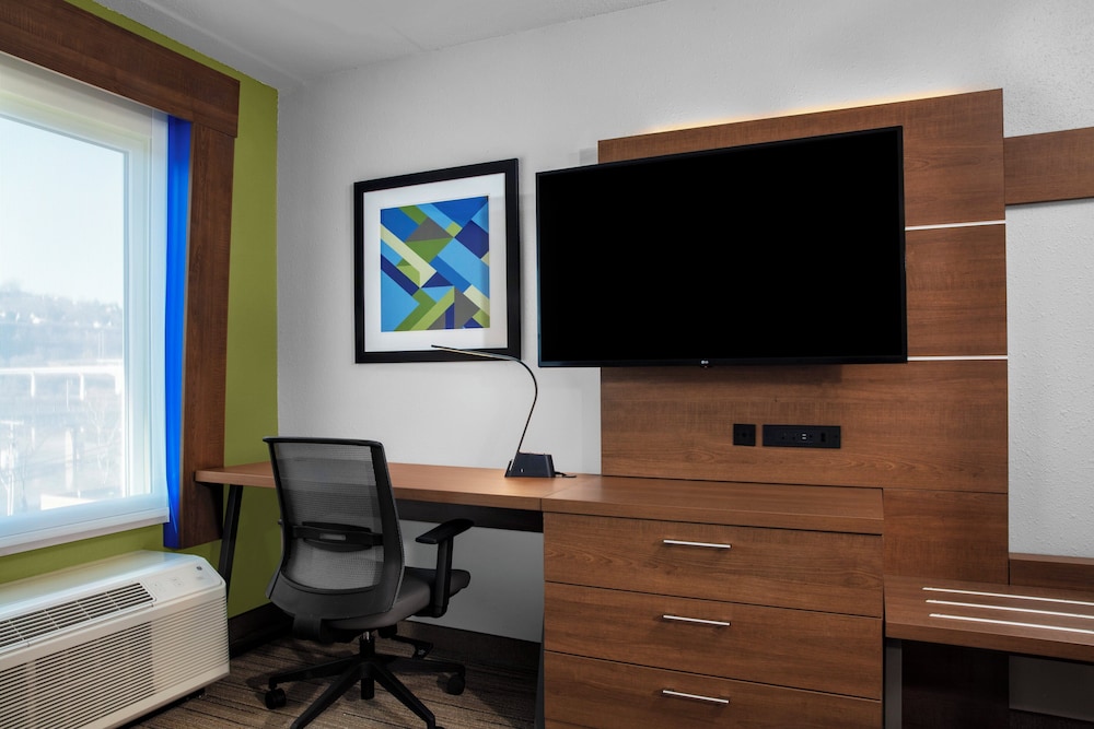 Holiday Inn Express Charleston Civic Center by IHG - photo 11
