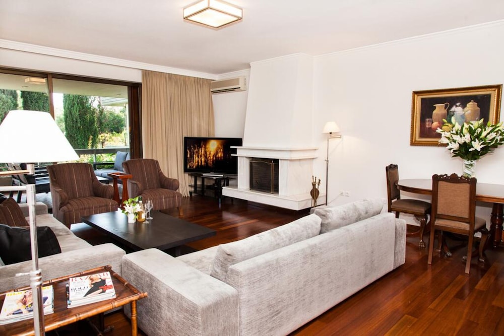 Delux Apartment with Amazing Balcony — 4-Star Luxury Hotel in Kifisia, Greece