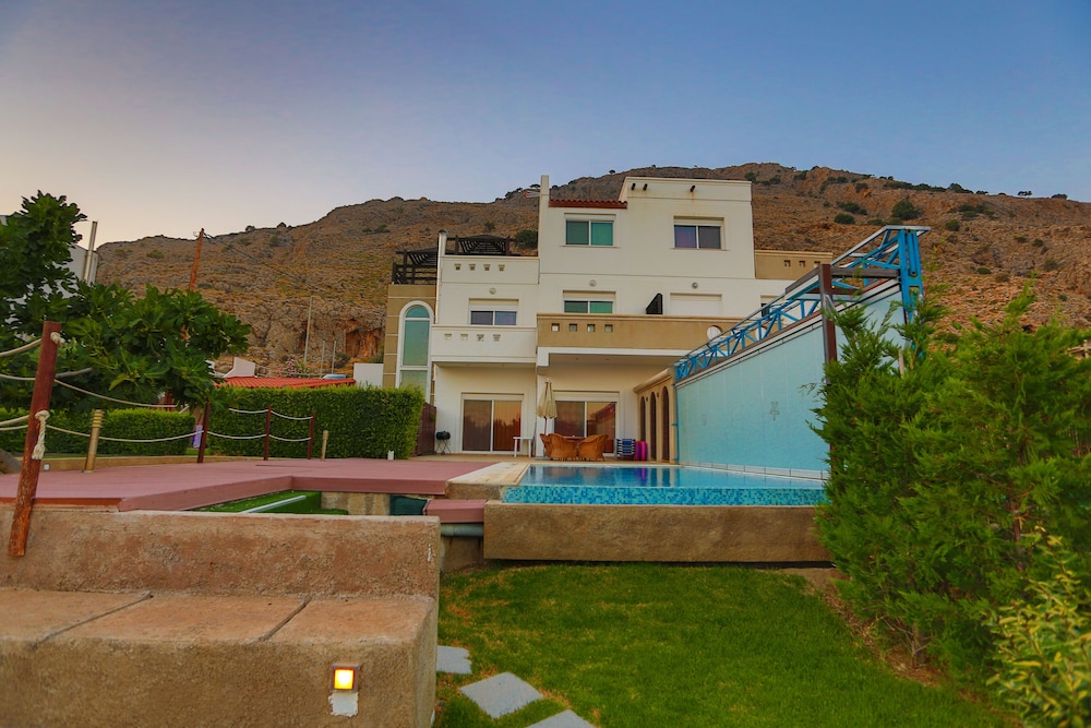 Villa Kivotos — 4-Star Luxury Hotel in Lardos, Greece