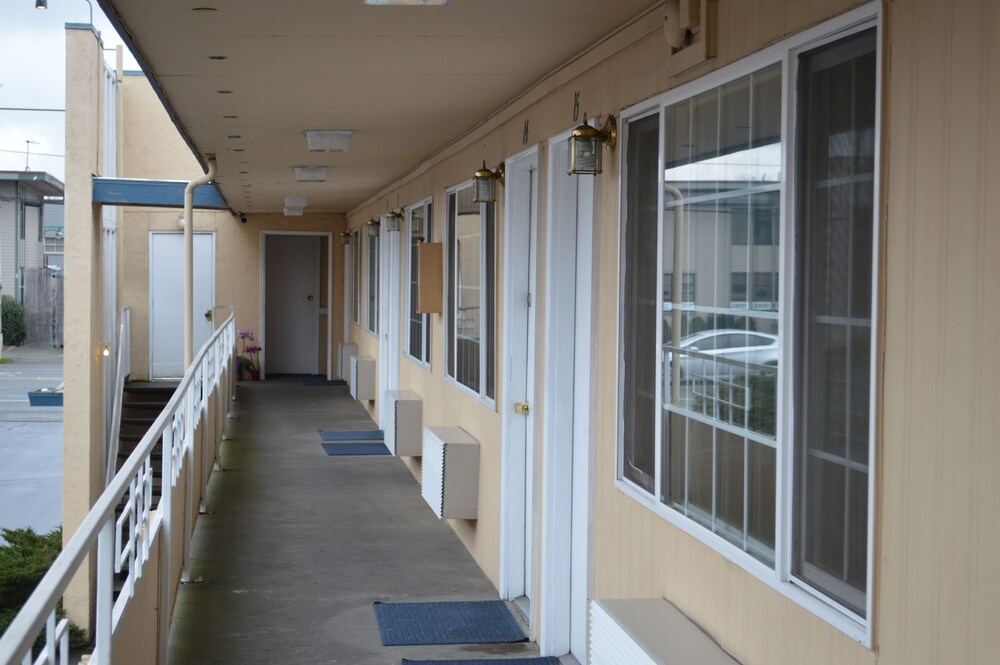 Columbus Motor Inn - photo 20