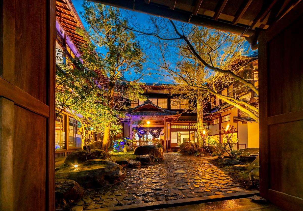 Shisekiryokan Kagetsu Taisyokan - carbon neutral hotel in Takeo