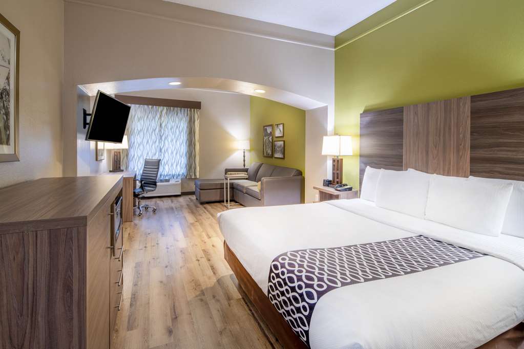 La Quinta Inn & Suites by Wyndham Atlanta Stockbridge - photo 10
