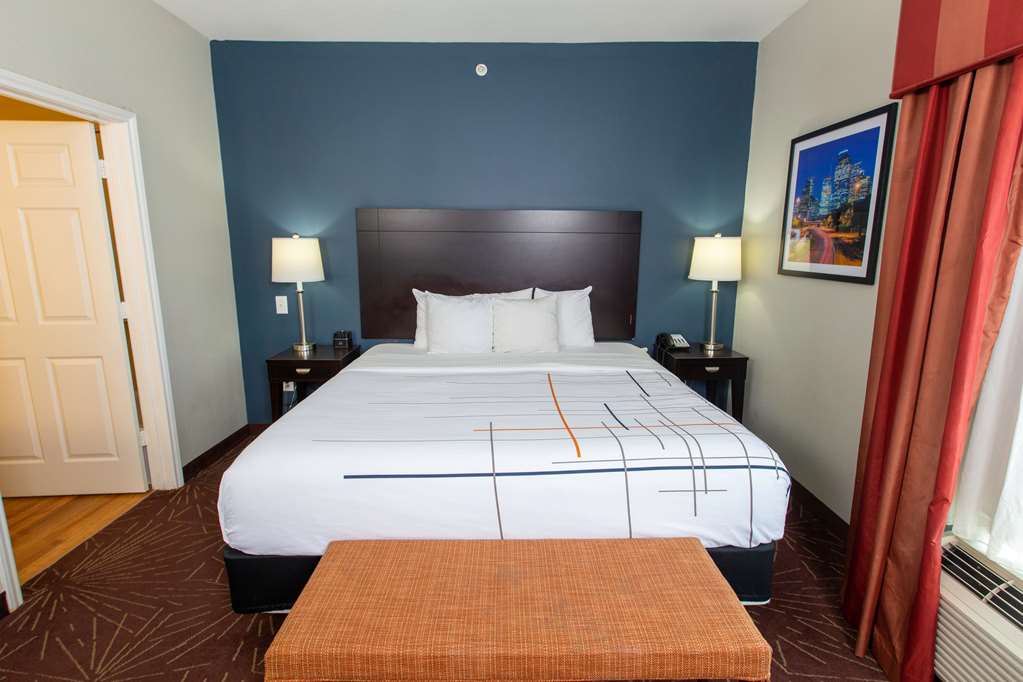 La Quinta Inn & Suites by Wyndham Houston East at Normandy - photo 37
