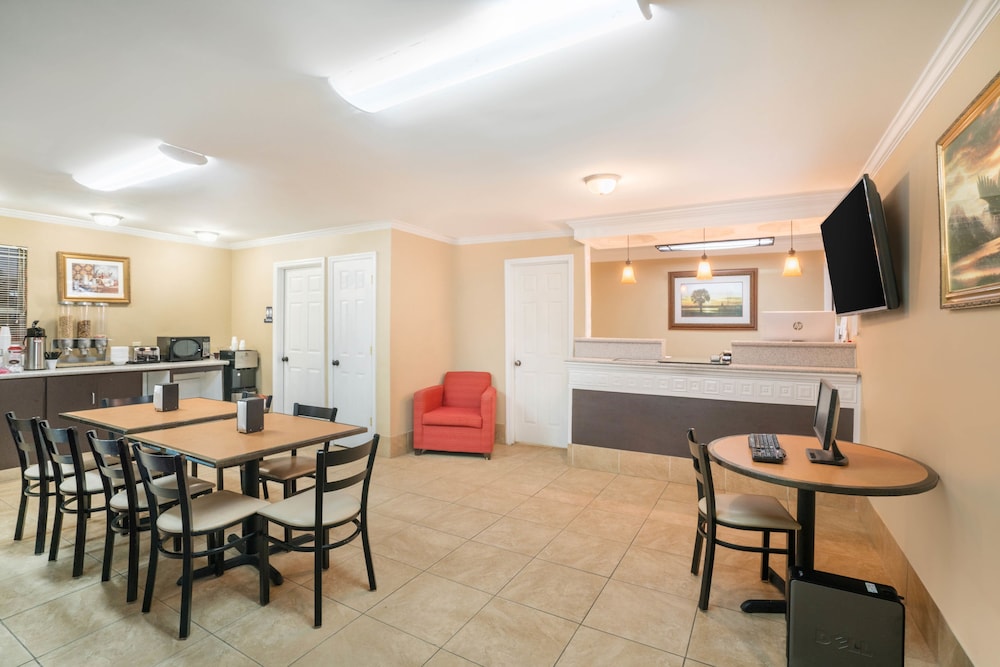 Travelodge by Wyndham Santee - photo 11
