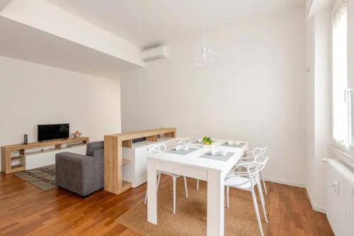 Like at Home Close to Metro Stadio San Siro Duomo with private parking place — 4-Star Luxury Hotel in Milan, Italy