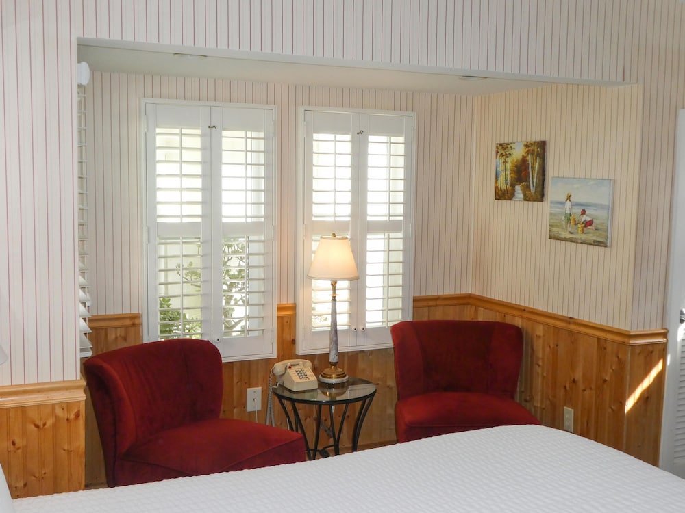 Carmel Fireplace Inn - photo 8