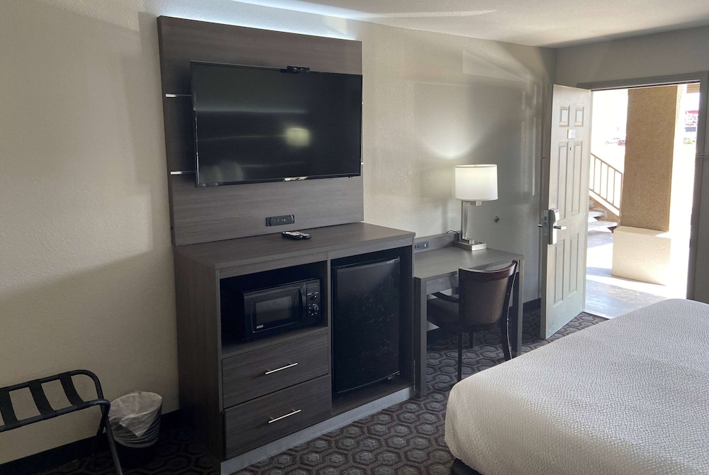 Days Inn by Wyndham Wagoner - photo 15