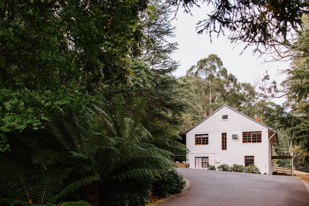 Toorongo River Chalets — 4-Star Luxury Hotel in Drouin, Australia
