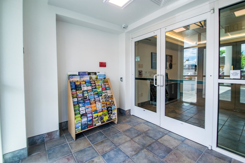 Motel 6 Portland OR I 5 - photo 2