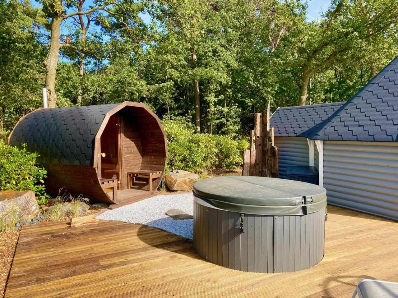 Luxe Finse Kota met Jacuzzi en SaunaBarrel de Zandhoef — hotel in Eersel