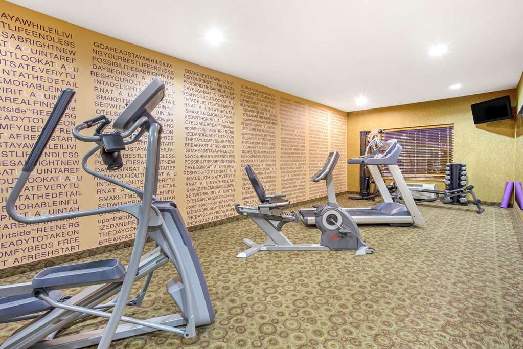 La Quinta Inn & Suites by Wyndham Dickinson - photo 10