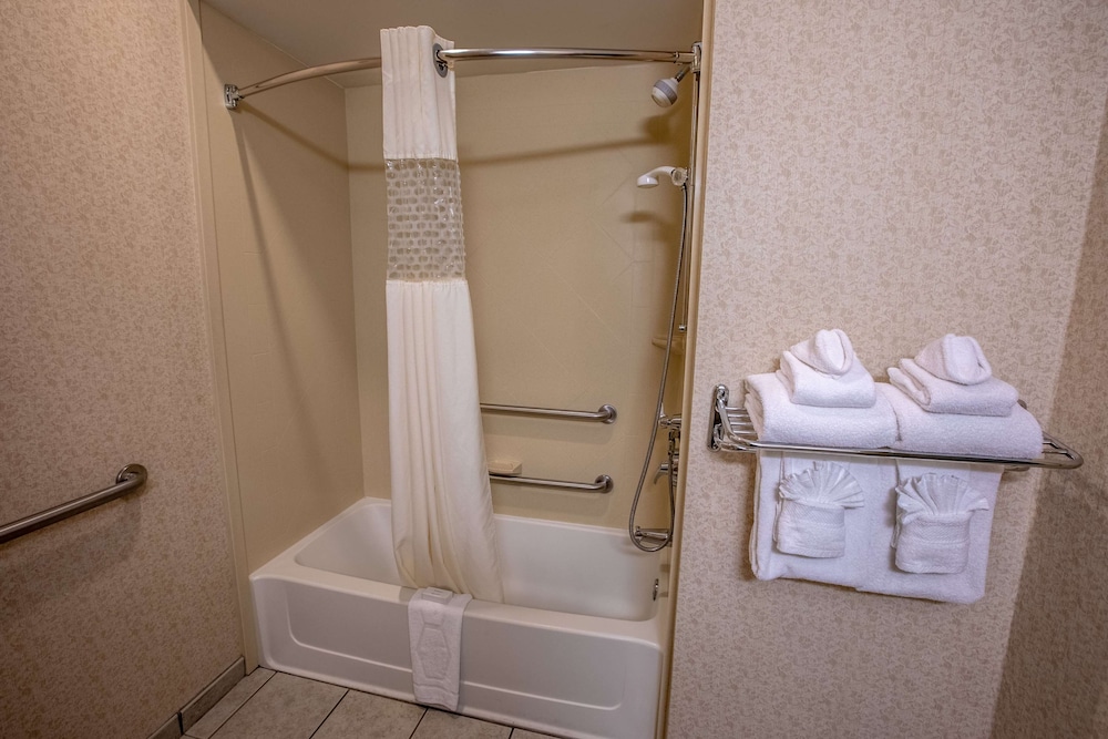 Hampton Inn Hadley Amherst Area - photo 19
