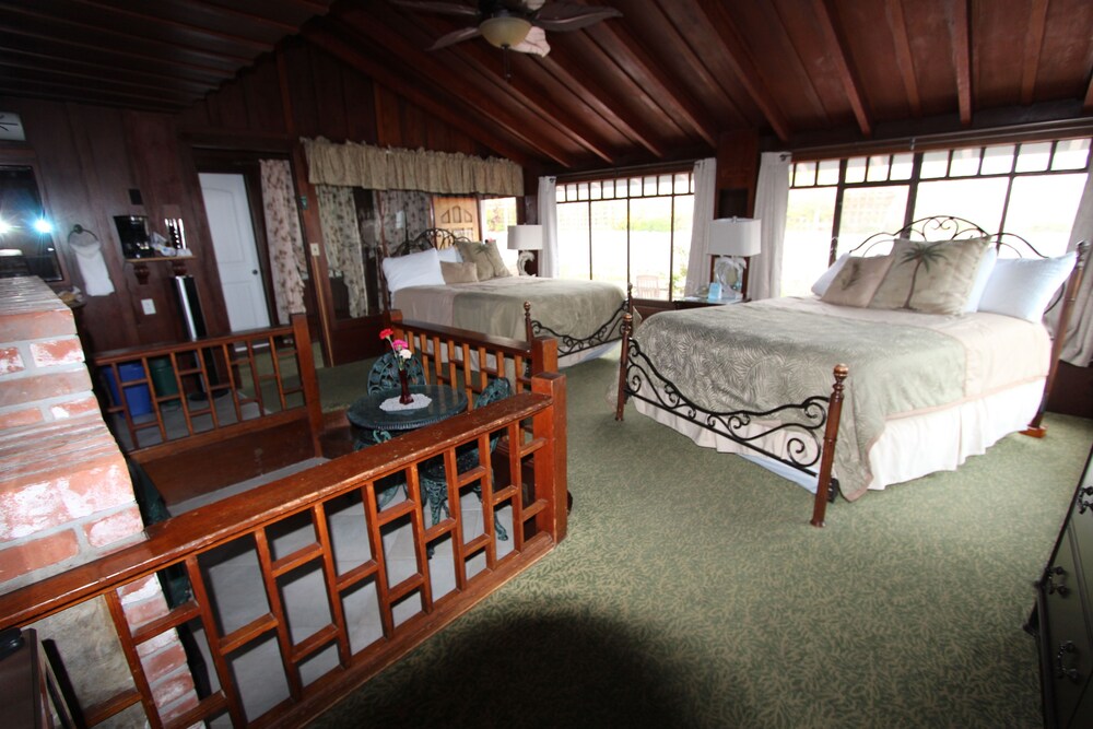 Edgewater Beach Inn - photo 31