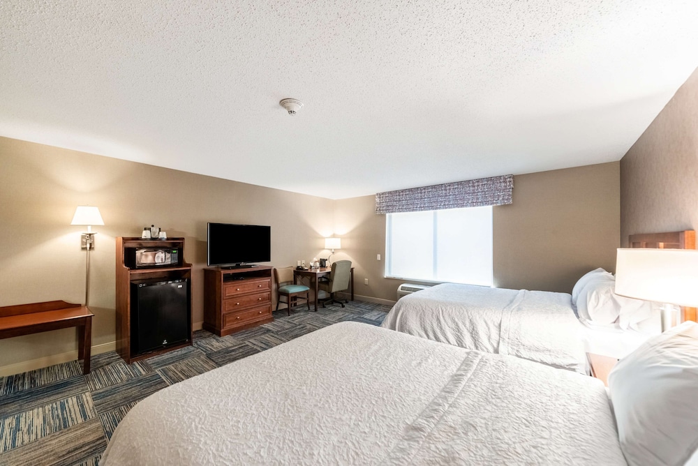 Hampton Inn Greenfield - photo 13
