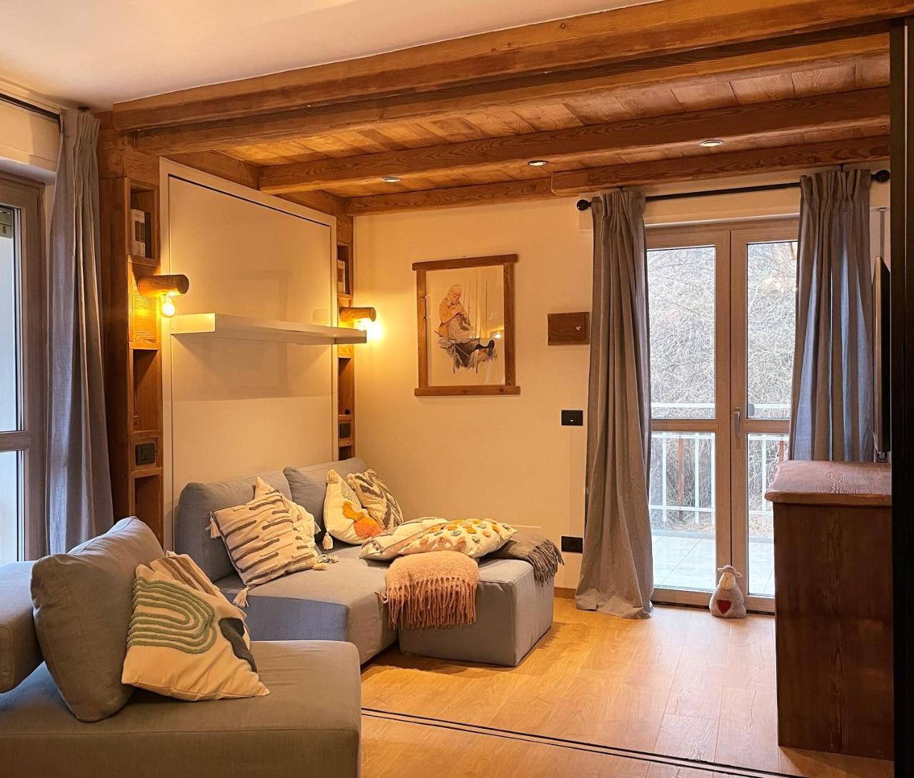 Il Focolare Attico centrale di charme — 4-Star Luxury Hotel in Sauze D'oulx, Italy