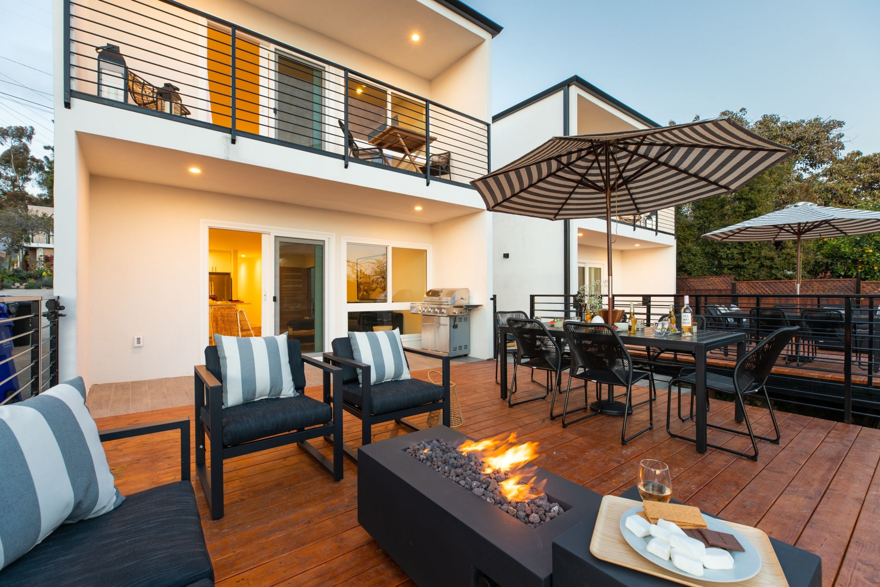Avalon III by Avantstay Mins to Gaslamp Zoo & Airport Beautiful Deck w BBQ - photo 3