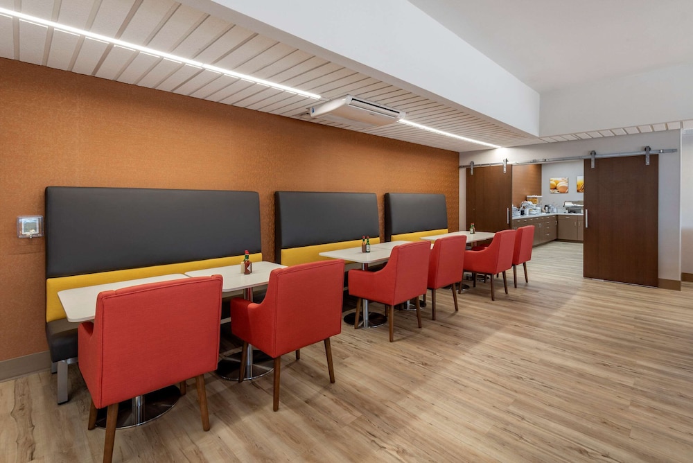 Comfort Suites Colorado Springs East Medical Center Area - photo 62