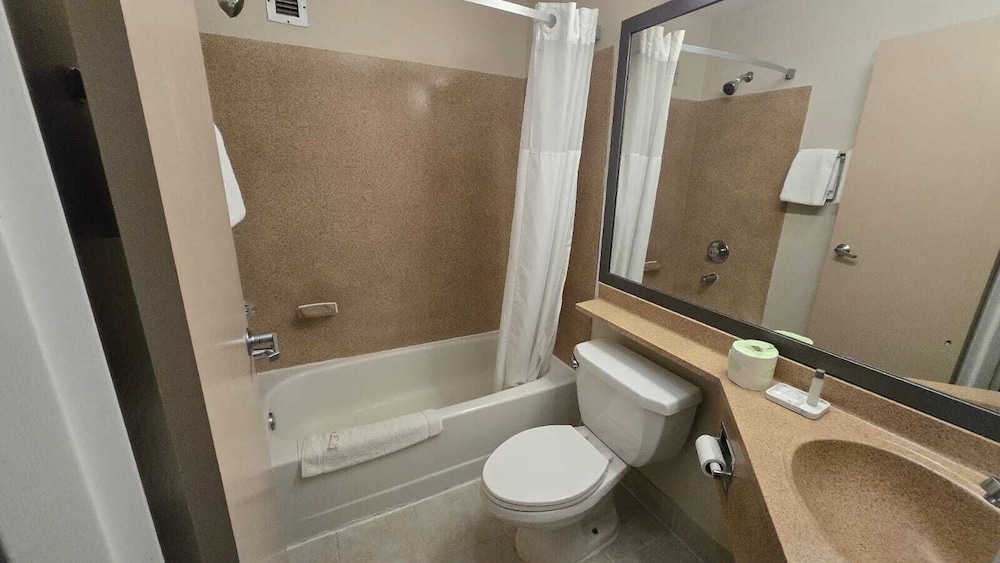Copley Inn & Suites By OYO Akron OH - photo 21