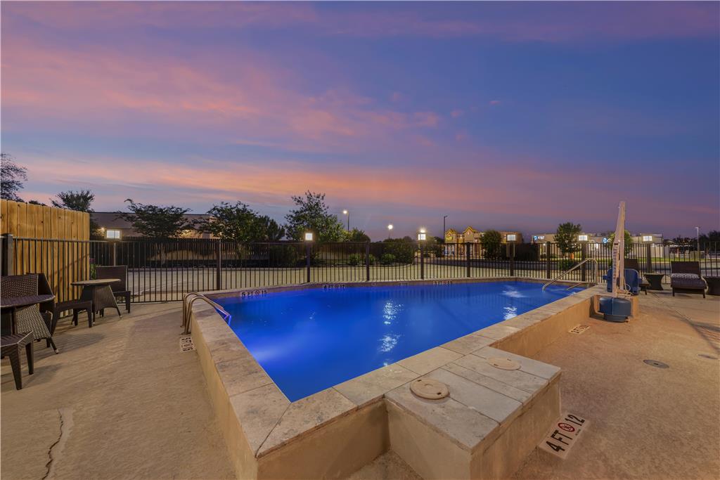 Best Western Green Oaks Inn & Suites - photo 38