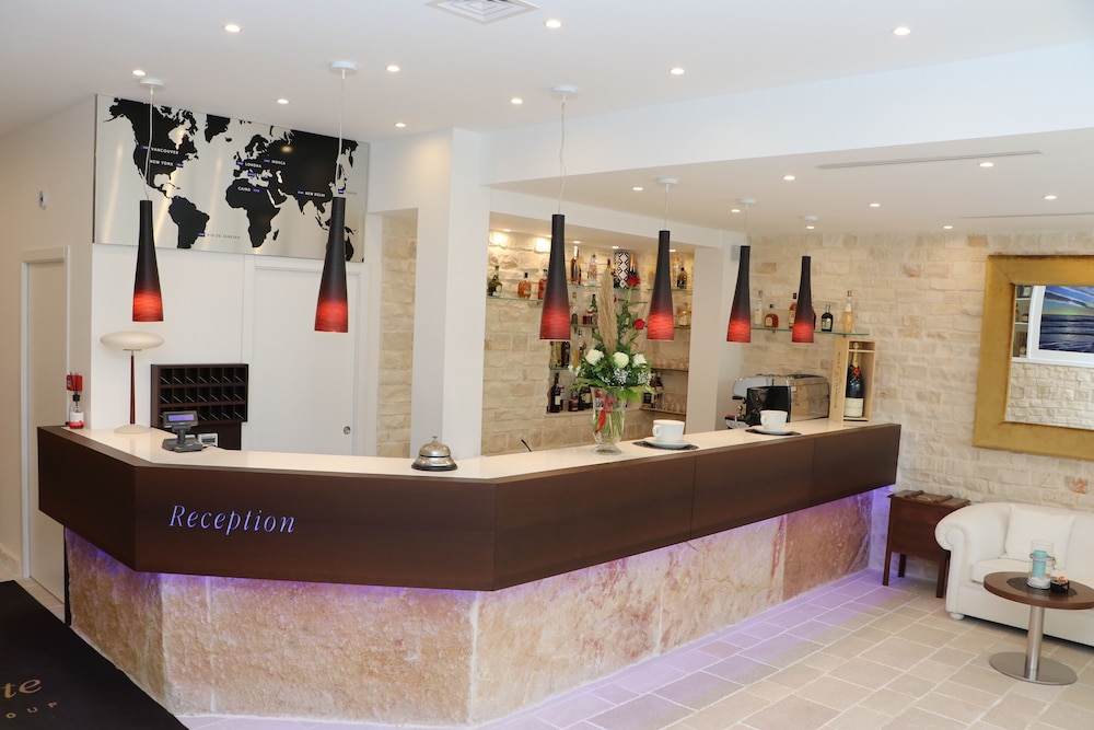 Hypercentre Elegance Calme Proche Commerces — Bourg En Bresse