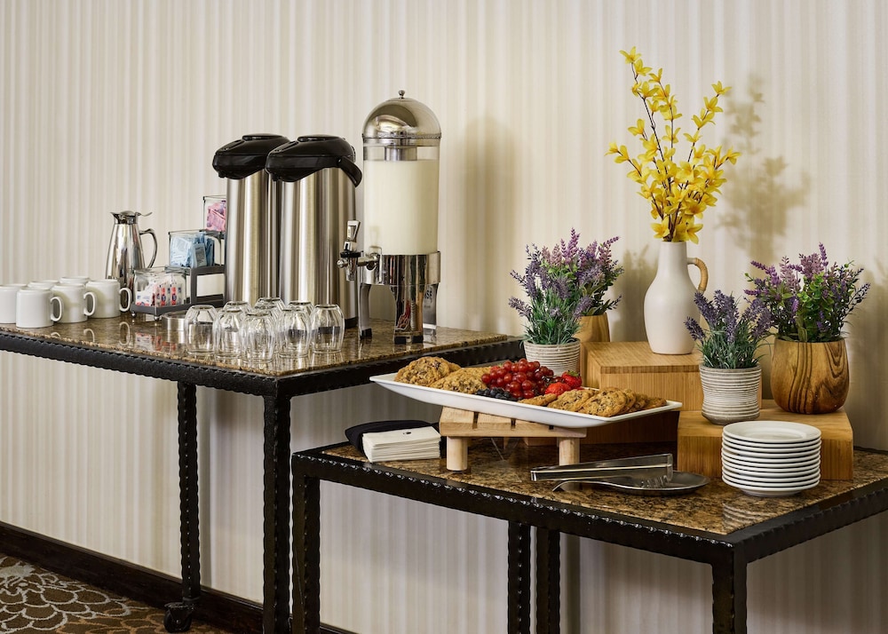 DoubleTree by Hilton Ontario Airport - photo 65
