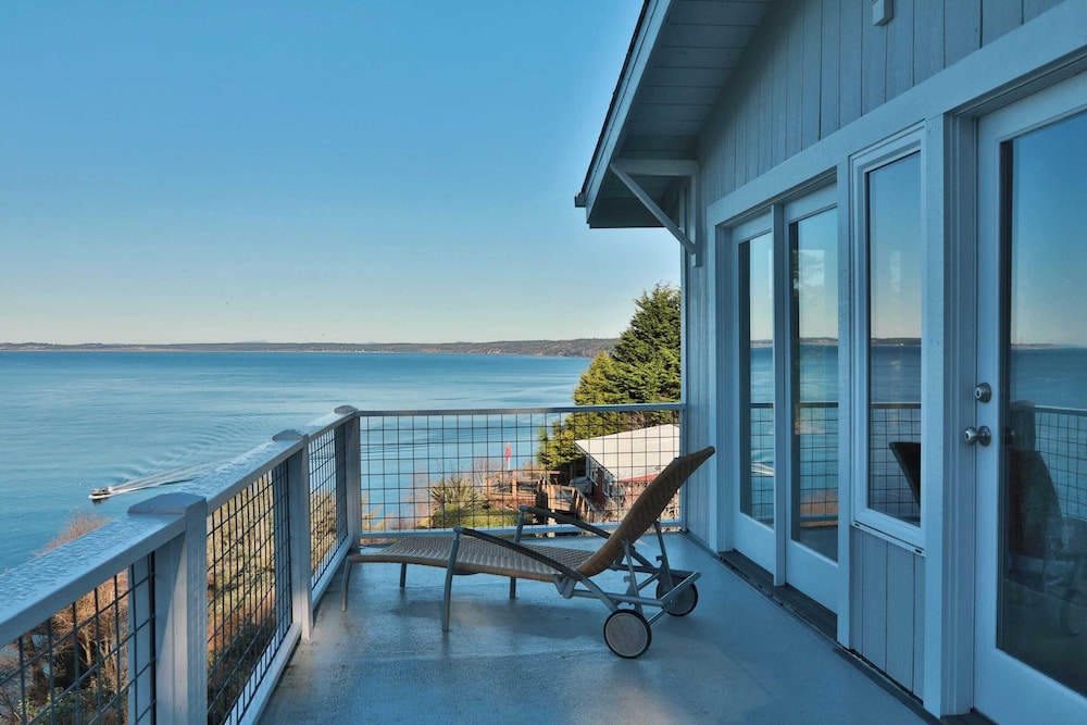 Marine View Bluff by AvantStay Waterfront Views — hotel in Freeland