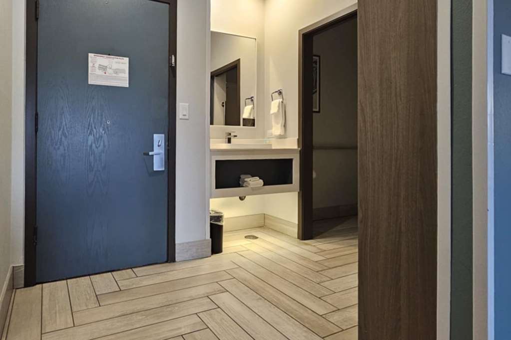 Edgewater Inn and Suites an Ascend Collection Hotel - photo 28