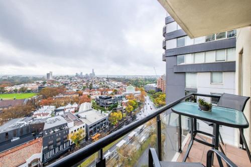 Stylish Cosy Gem w Pool Tennis Court & Parking — 4-Star Luxury Hotel in Melbourne, Australia