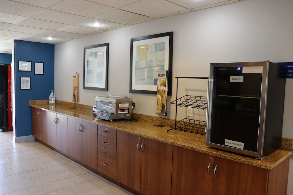 Microtel Inn & Suites by Wyndham Columbus Near Fort Benning - photo 60
