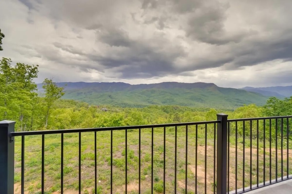 Sensational Views 4 Bedroom Cabin by Heavenly Views Resort - photo 37