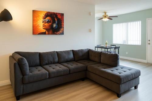 Redondo Huge 1Bedroom 3 Queens close to Beach Sleeps 7 — 4-Star Luxury Hotel in Redondo Beach, United States