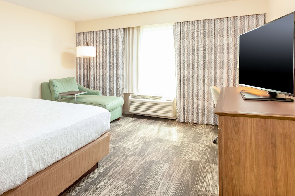 Hampton Inn & Suites Niles Warren - photo 20