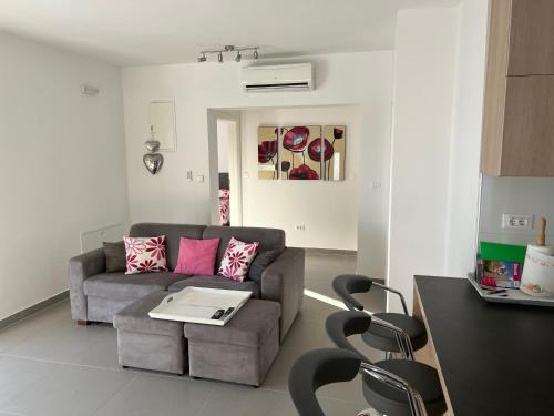 Villa Pina Tisno Apartment Luca 4 6 Pers — 4-Star Luxury Hotel in Tisno, Croatia