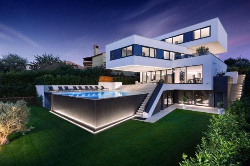 Villa Lucy — 5-Star Luxury Hotel in Medulin, Croatia